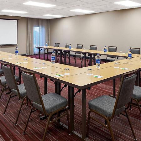 Courtyard By Marriott Pittsburgh Airport Hotel Coraopolis Exterior photo