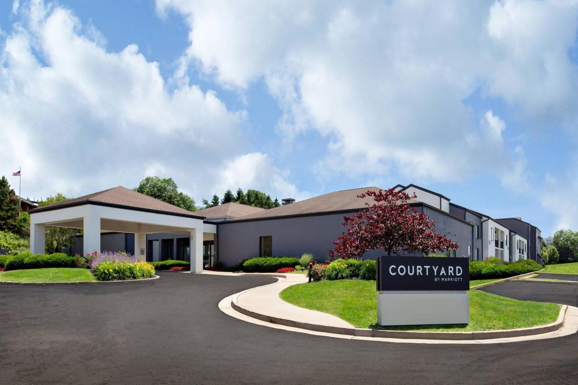 Courtyard By Marriott Pittsburgh Airport Hotel Coraopolis Exterior photo