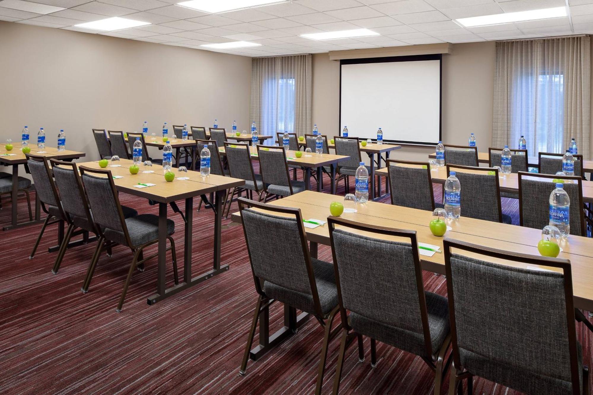 Courtyard By Marriott Pittsburgh Airport Hotel Coraopolis Exterior photo