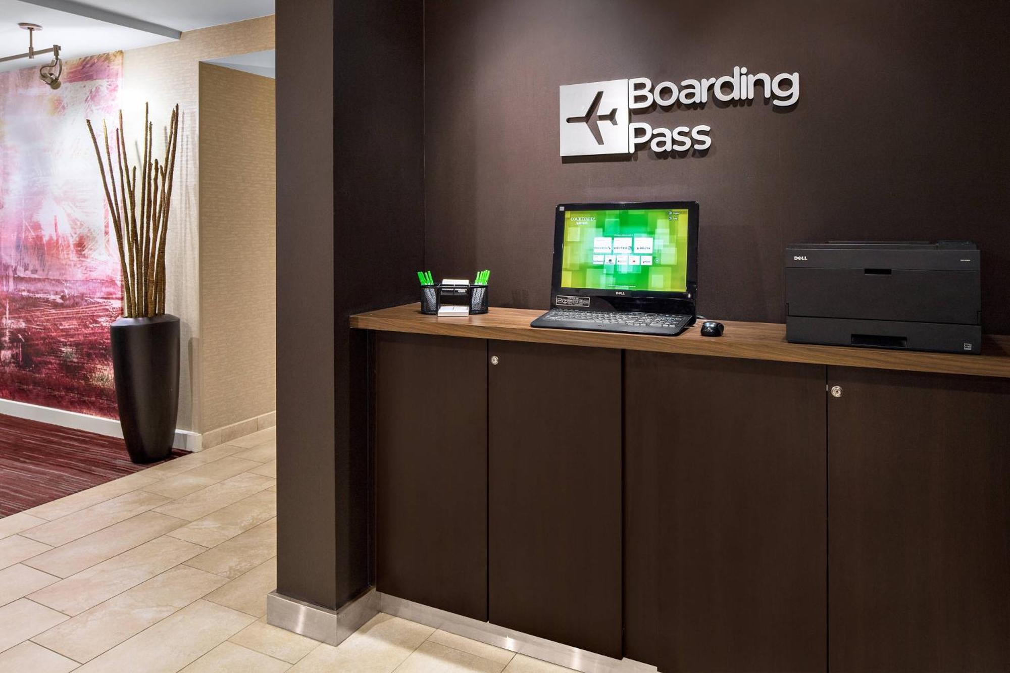 Courtyard By Marriott Pittsburgh Airport Hotel Coraopolis Exterior photo