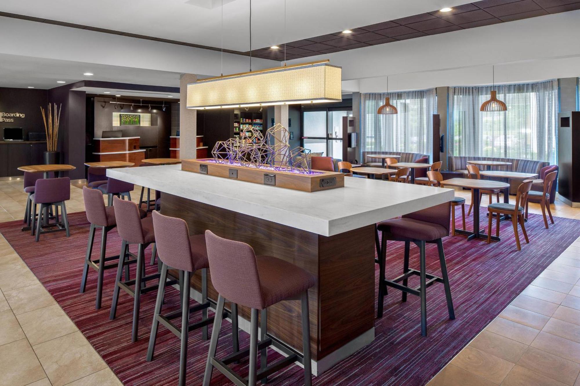 Courtyard By Marriott Pittsburgh Airport Hotel Coraopolis Exterior photo