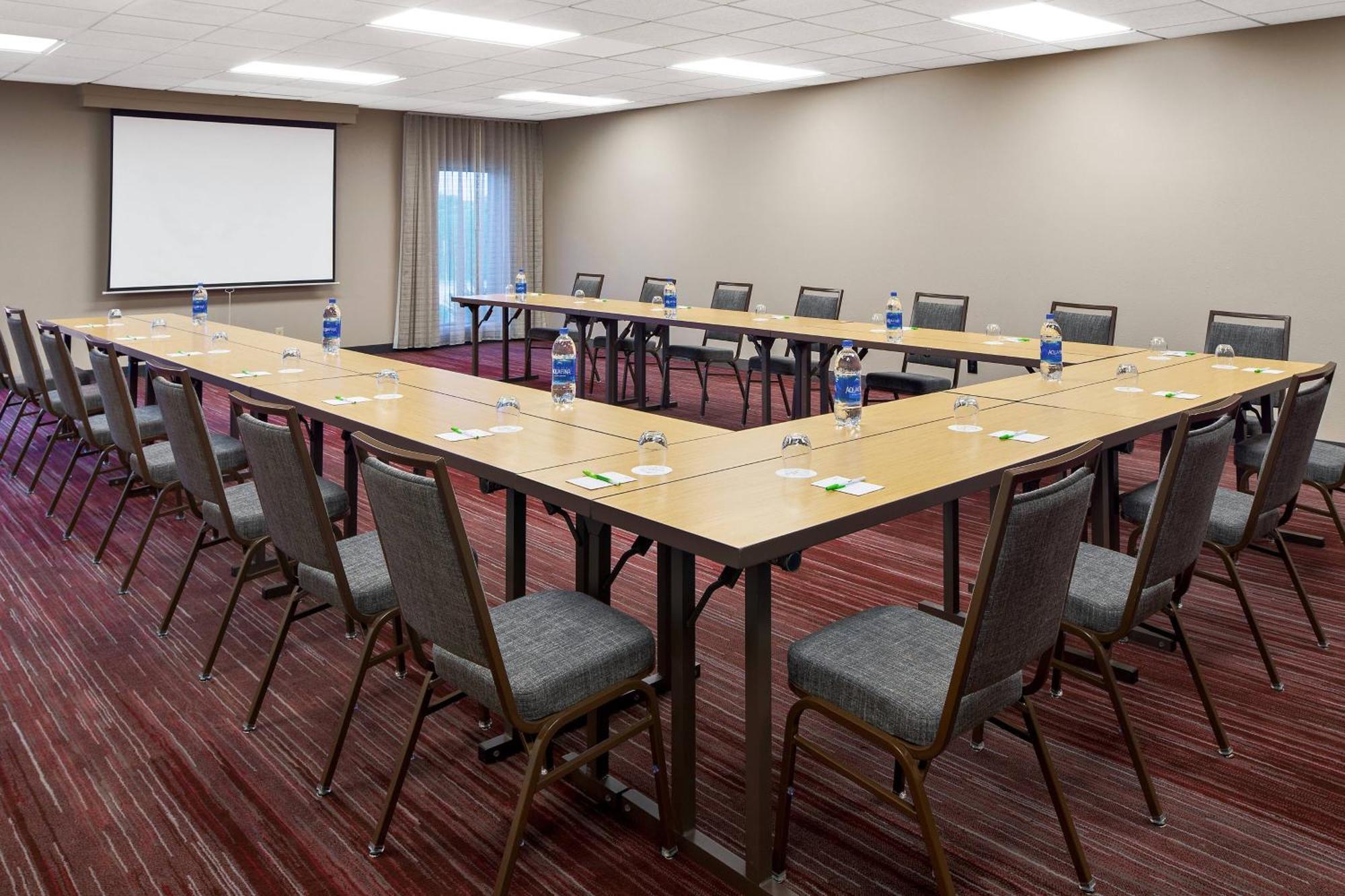 Courtyard By Marriott Pittsburgh Airport Hotel Coraopolis Exterior photo