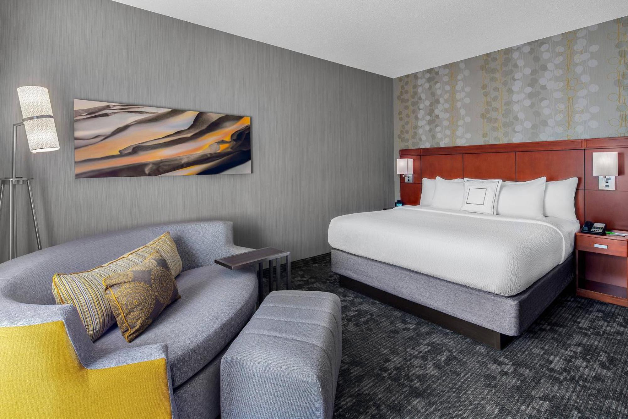 Courtyard By Marriott Pittsburgh Airport Hotel Coraopolis Exterior photo