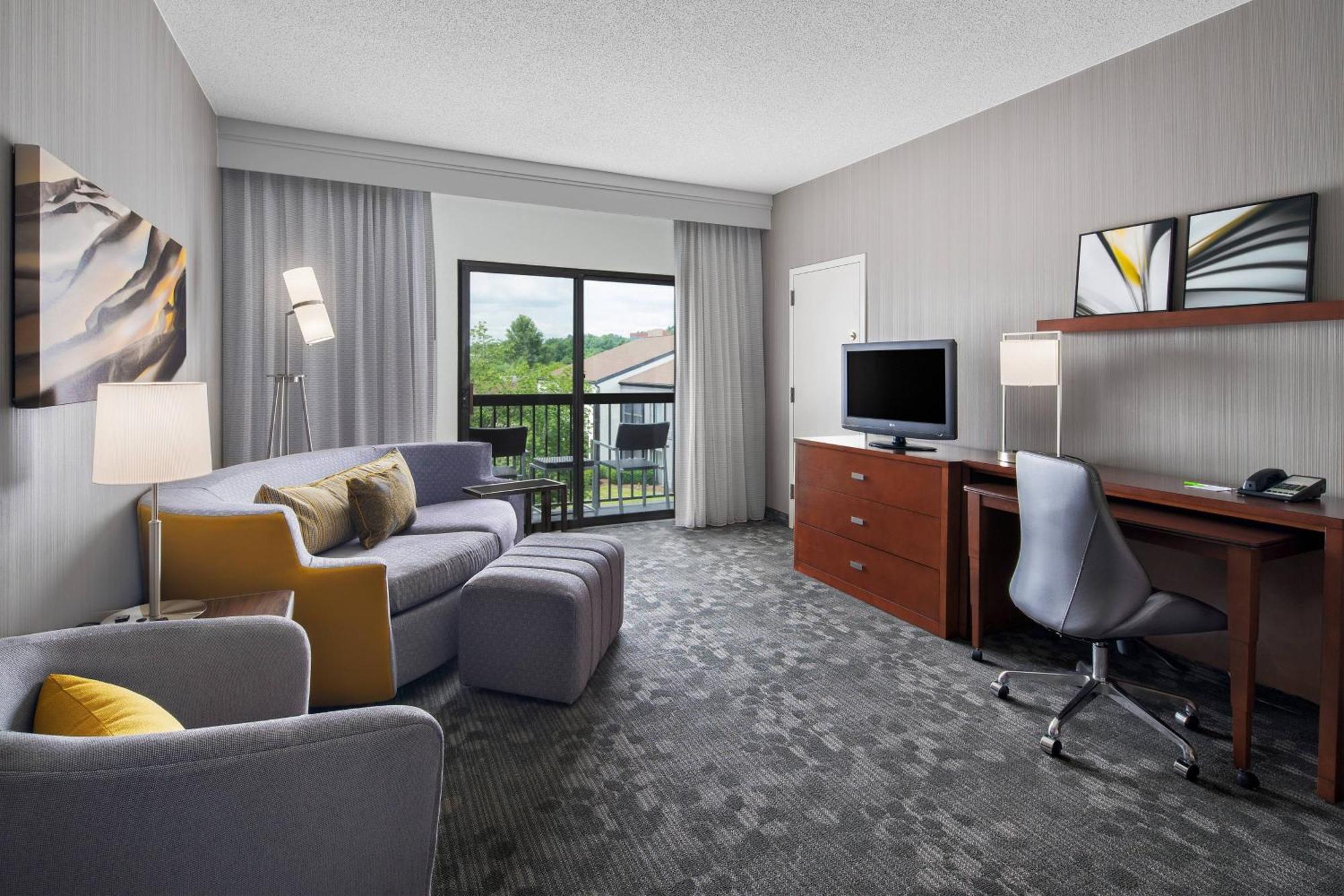 Courtyard By Marriott Pittsburgh Airport Hotel Coraopolis Exterior photo