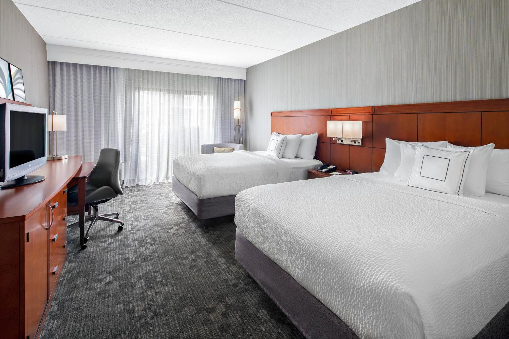 Courtyard By Marriott Pittsburgh Airport Hotel Coraopolis Exterior photo