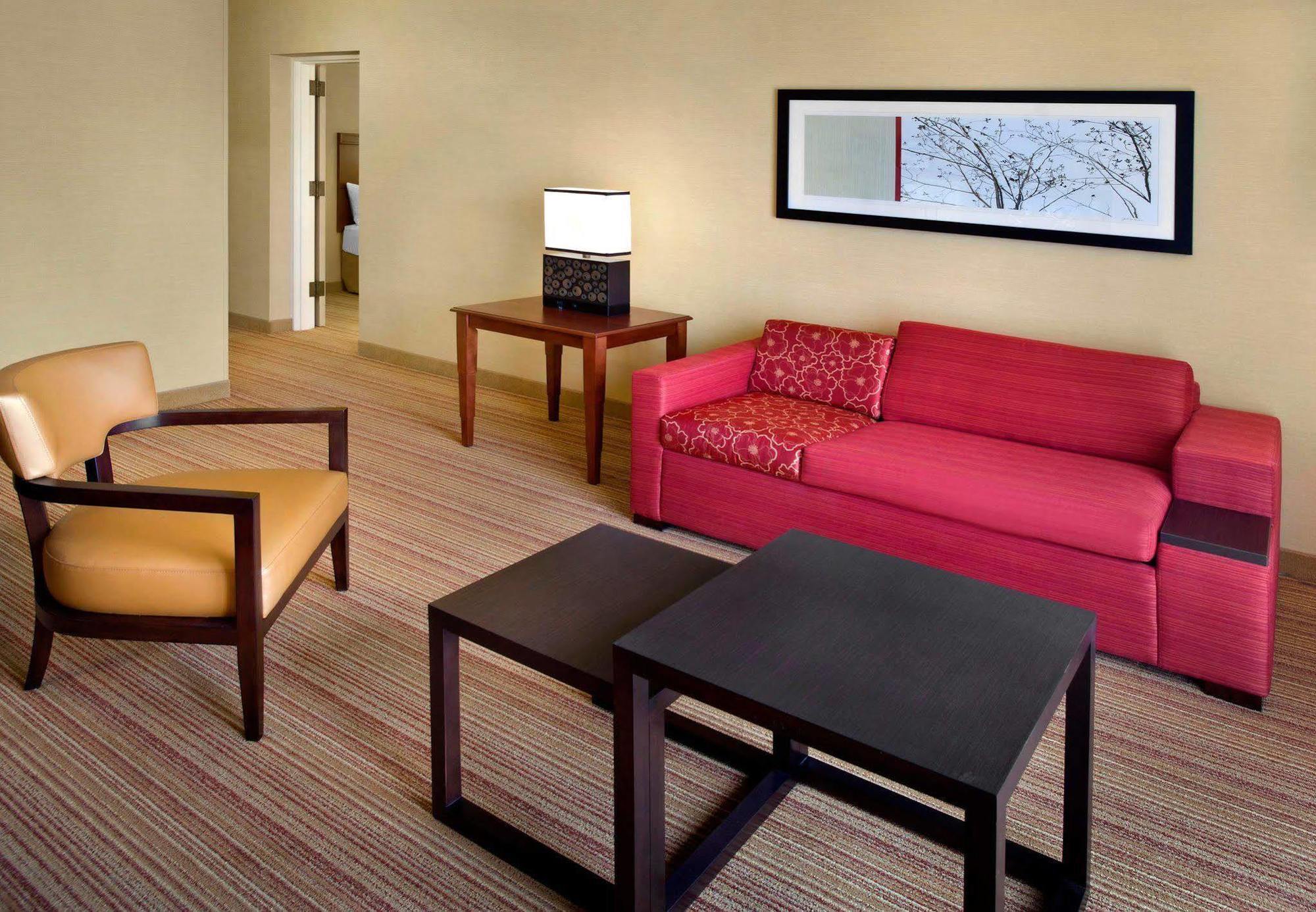Courtyard By Marriott Pittsburgh Airport Hotel Coraopolis Exterior photo