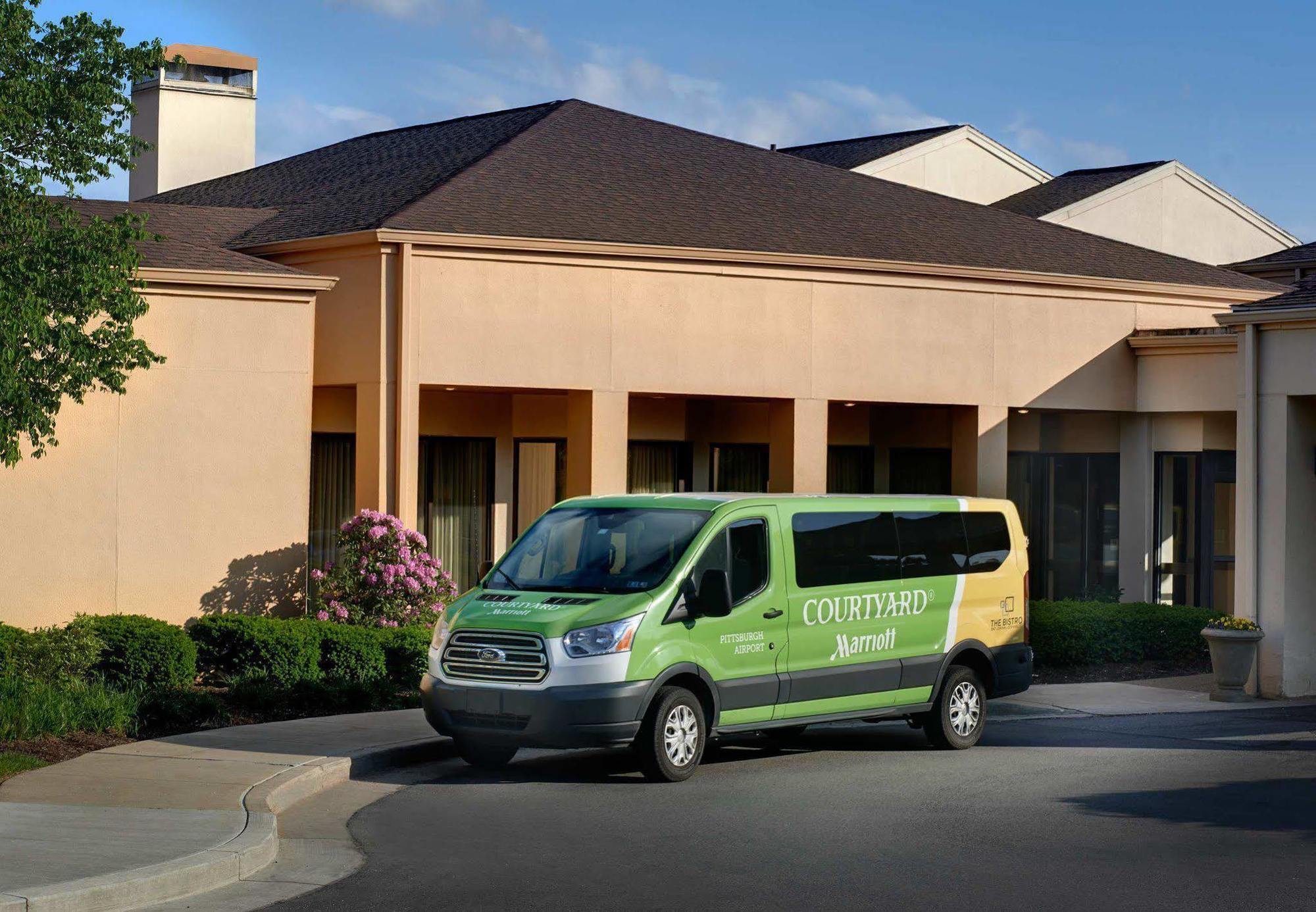 Courtyard By Marriott Pittsburgh Airport Hotel Coraopolis Exterior photo