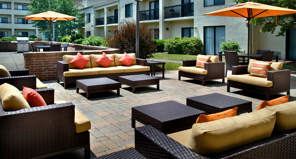 Courtyard By Marriott Pittsburgh Airport Hotel Coraopolis Exterior photo